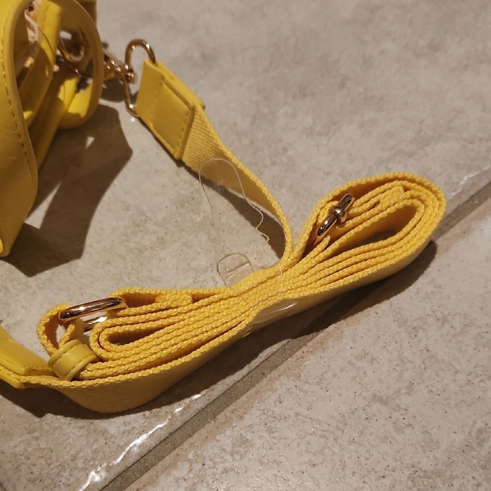 Universal Thread Yellow and Tan Woven Tote - Picture 8 of 16